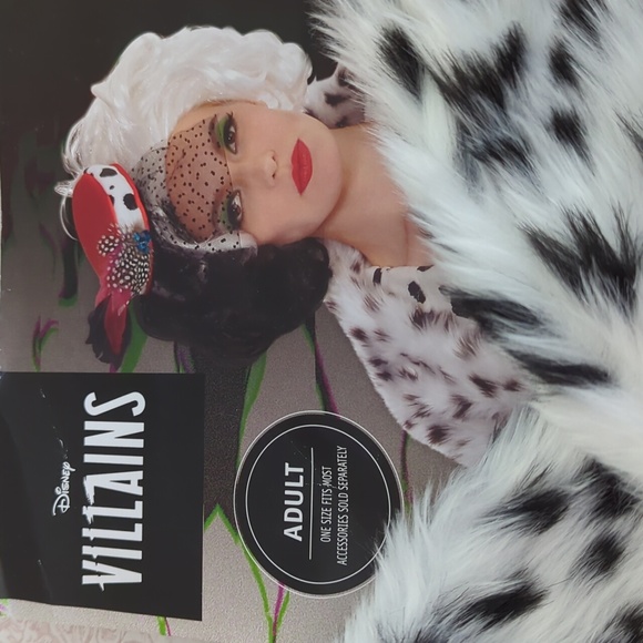 Cruella DeVille Faux Fur Shrug (Disney Villains) - Picture 12 of 12